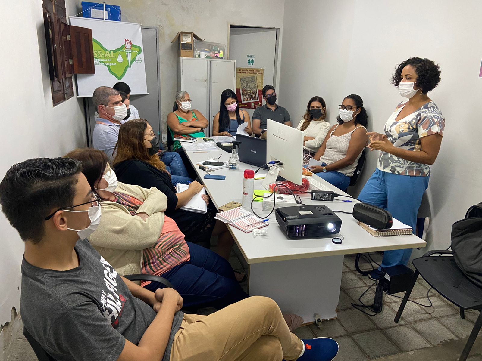 Reunião entre funcionários/as e gestão realiza avaliação organizacional do CRESS Alagoas